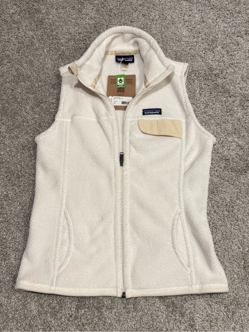 Patagonia Women’s Cream Fleece Vest with Chest Flap NWT